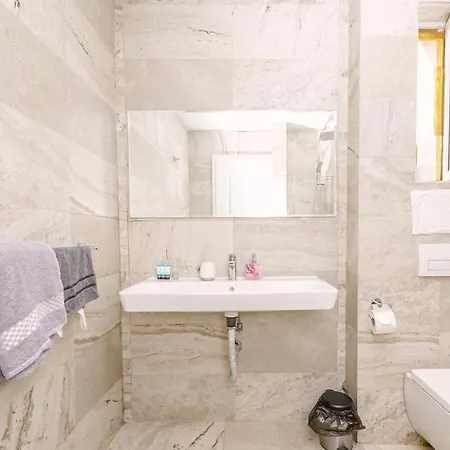 Apartment 5 Seconds Away From The Main Street, Free Secured Parking Sofia