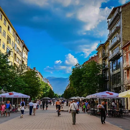 Appartamento 5 Seconds Away From The Main Street, Free Secured Parking *